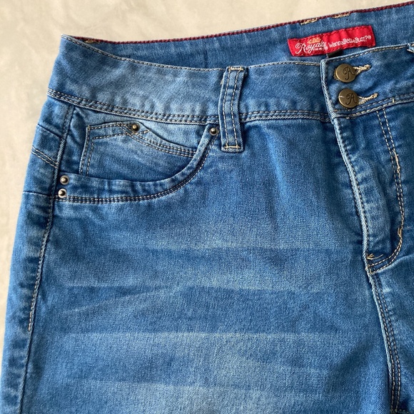 Ankle length butt-lift jeans - Women - Picture 4 of 10